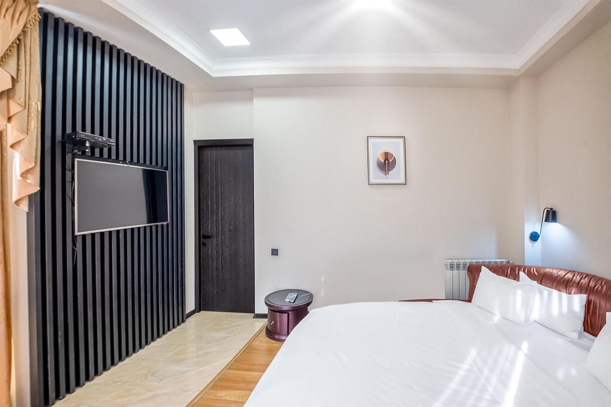 Отель Cron Palace 4*